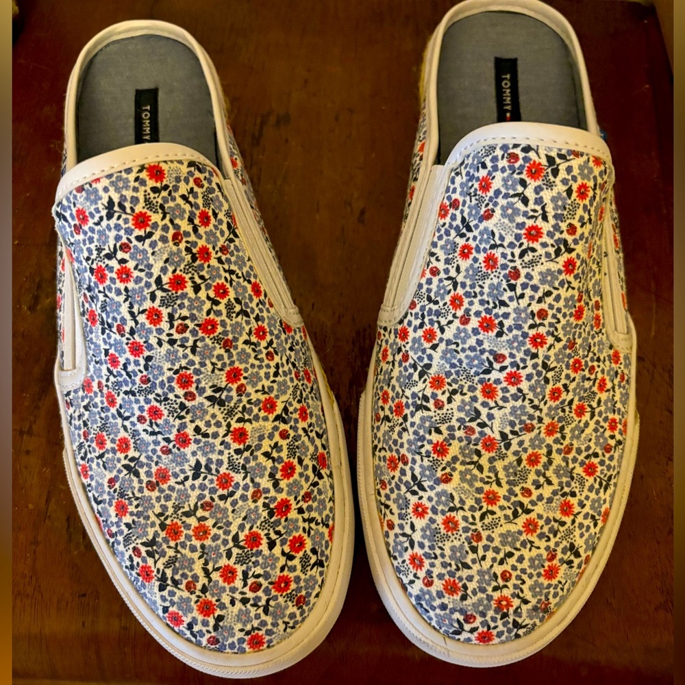 Tommy Hilfiger Womens Floral Frank Blue Denim Slip-On Shoes 9.5 Medium